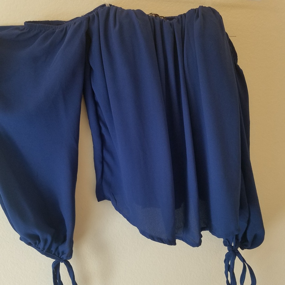 NWT Fashion Nova Flowy Off the Should Top - Picture 2 of 8